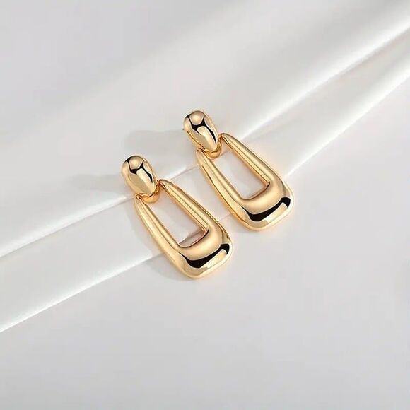 Chunky Rectangular Hoop Earrings - Picture 3 of 3
